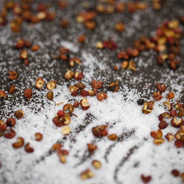 Tiết kiệm thời gian nấu nướng với món tôm rang muối ngon giòn đậm đà, ăn là mê-4