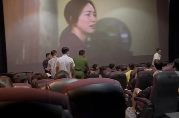 Công an vào rạp kiểm tra độ tuổi người xem phim Mai, nếu phát hiện vi phạm sẽ xử lý như thế nào?-1