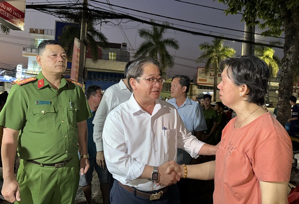 Thiệt hại rất lớn trong vụ hỏa hoạn tại garage ô tô ở Cần Thơ-1