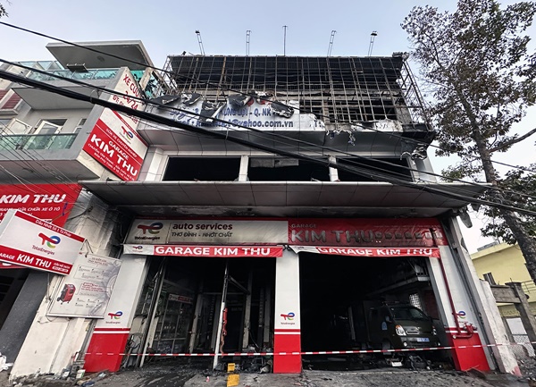 Thiệt hại rất lớn trong vụ hỏa hoạn tại garage ô tô ở Cần Thơ-3