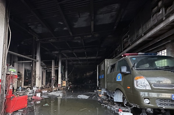 Thiệt hại rất lớn trong vụ hỏa hoạn tại garage ô tô ở Cần Thơ-5