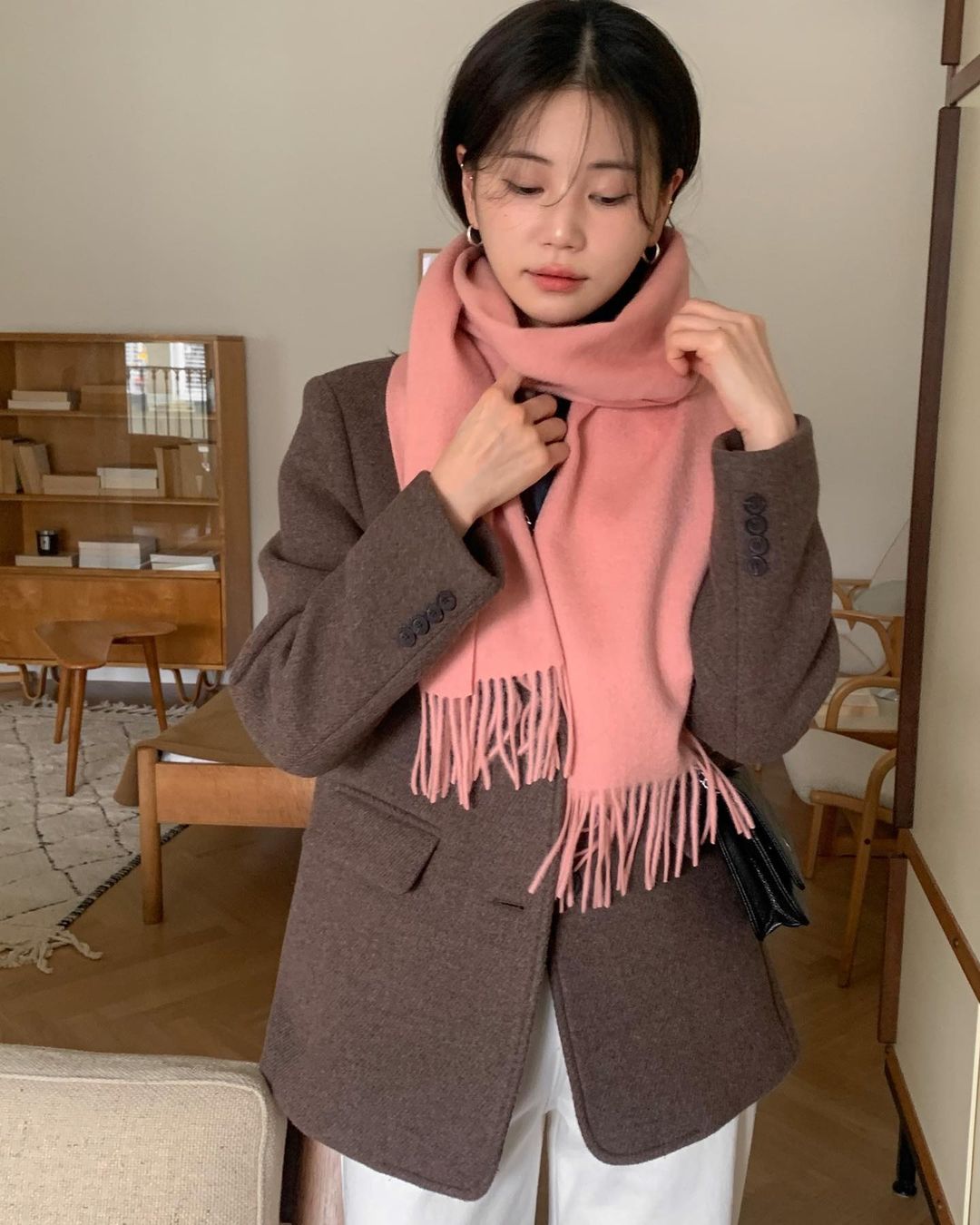 5 chiêu diện đồ ấm áp cho ngày lạnh bất chợt-3