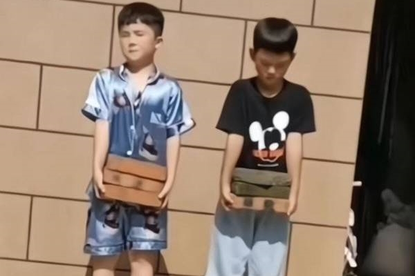 Giáo viên chủ nhiệm về hưu nói thẳng: 90% học sinh dễ thành công trong tương lai được bố mẹ nuôi dạy theo 4 cách này-4