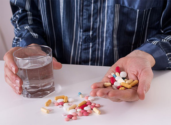 Người đàn ông phải cắt bỏ gần hết dạ dày vì 1 thói quen nhiều người làm mỗi khi đau ốm-2