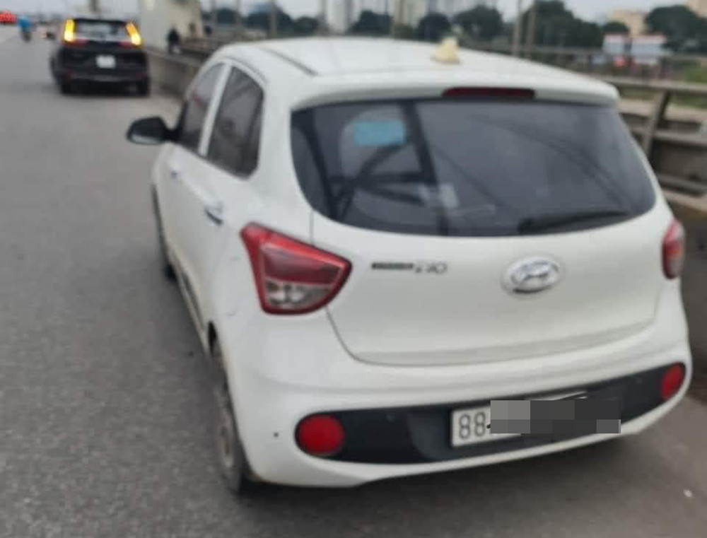 Cảnh sát tìm kiếm 4 người nghi nhảy cầu Đông Trù-1