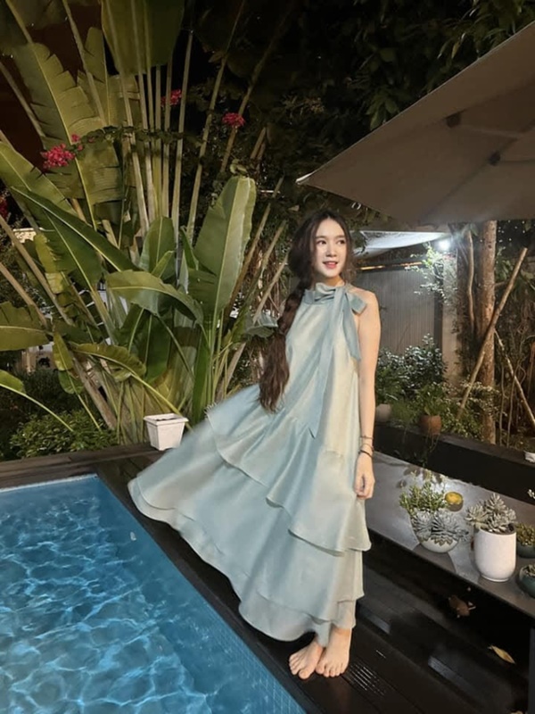 Cô bé có thần thái rich kid trong bức ảnh 34 năm trước: Giờ lấy chồng nổi tiếng có cơ ngơi khủng, nhan sắc bị thời gian bỏ quên-4