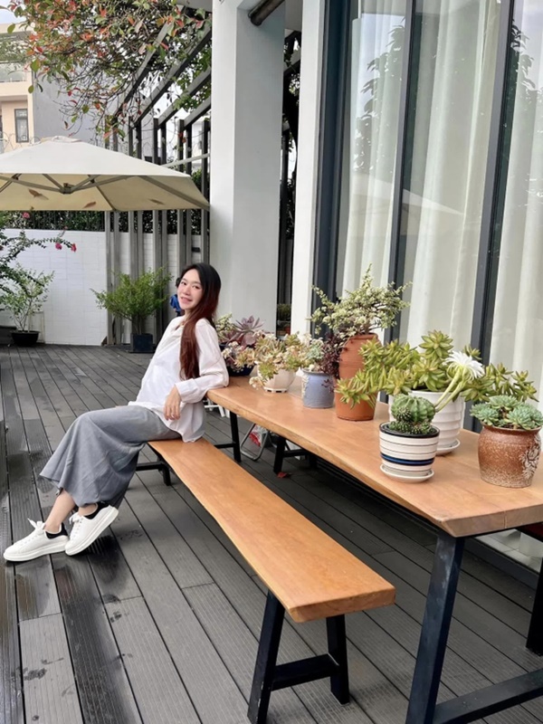 Cô bé có thần thái rich kid trong bức ảnh 34 năm trước: Giờ lấy chồng nổi tiếng có cơ ngơi khủng, nhan sắc bị thời gian bỏ quên-5