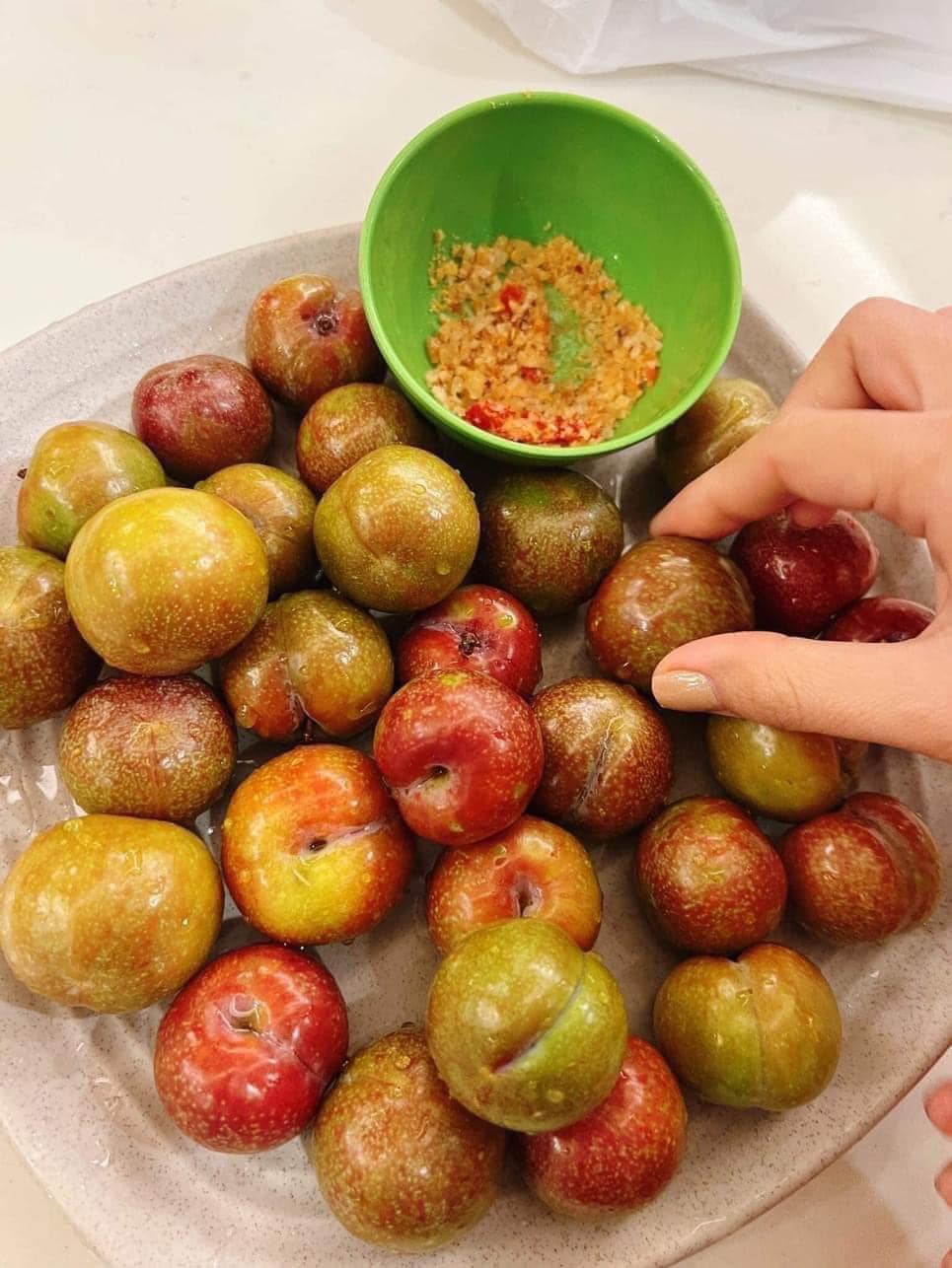 Mận hậu giá cao vẫn cháy” hàng, dân buôn ngày có vài tạ vẫn không đủ bán-4