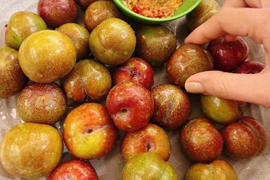 Mận hậu giá cao vẫn “cháy” hàng, dân buôn ngày có vài tạ vẫn không đủ bán