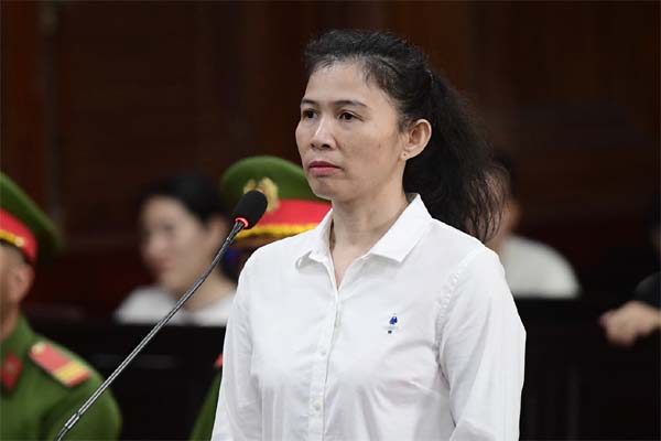 TPHCM: Nam sinh viên tử vong bên cạnh xe máy bốc cháy dữ dội trên đường-1