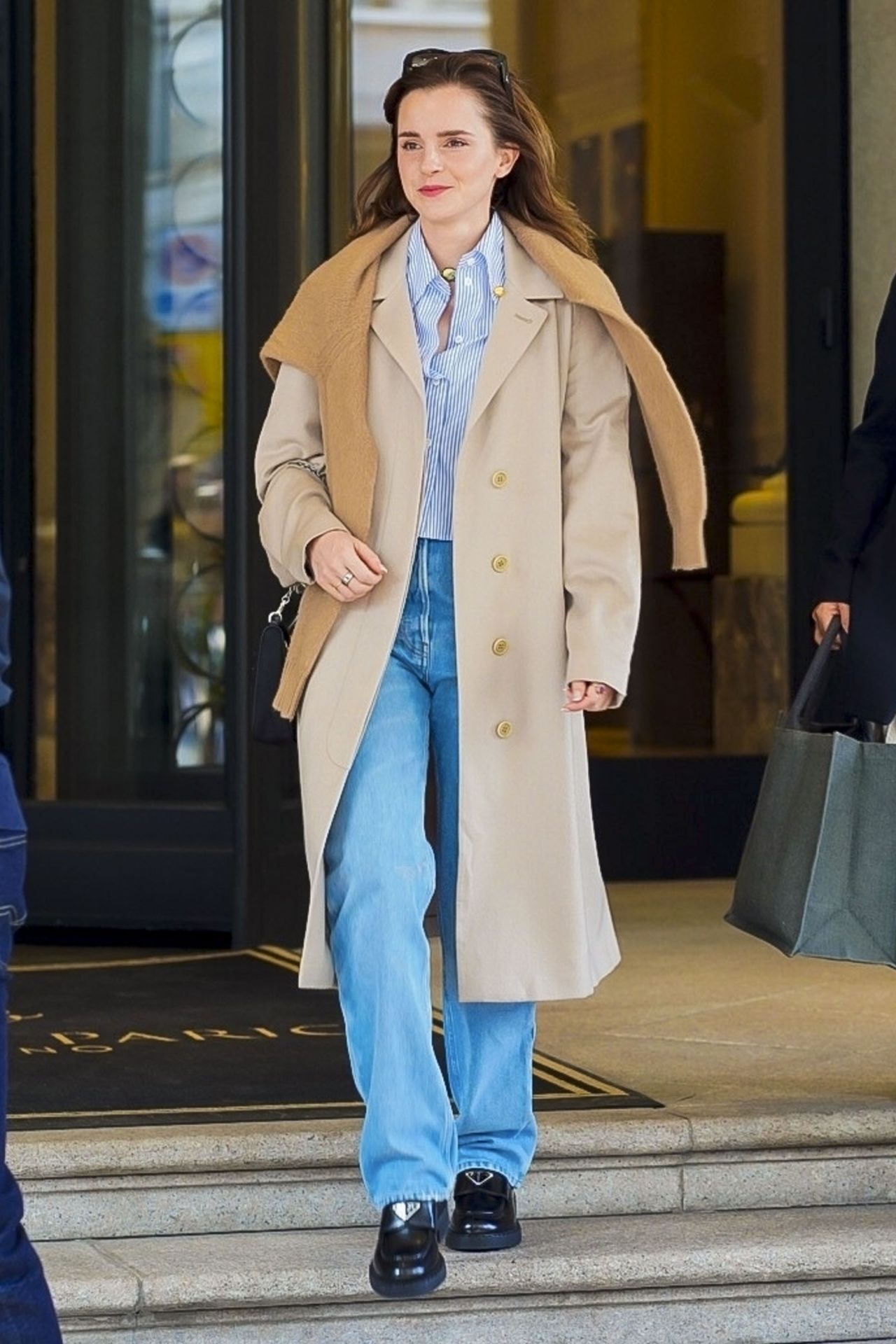 Thời trang của Emma Watson ngày càng sành điệu xuất sắc dù vẫn trung thành với phong cách tối giản-1