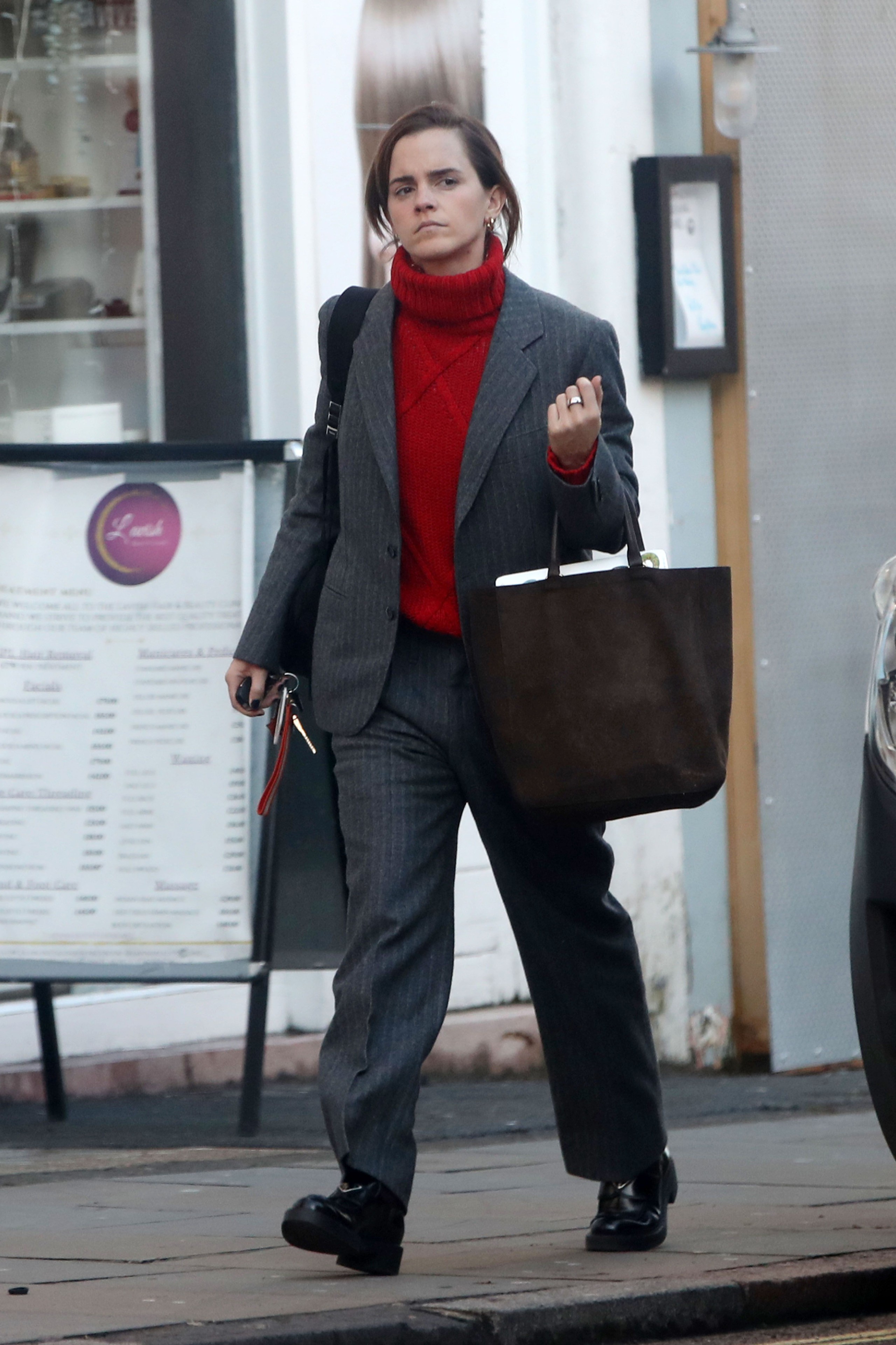 Thời trang của Emma Watson ngày càng sành điệu xuất sắc dù vẫn trung thành với phong cách tối giản-3