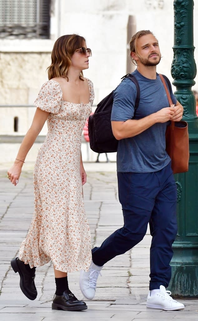 Thời trang của Emma Watson ngày càng sành điệu xuất sắc dù vẫn trung thành với phong cách tối giản-8