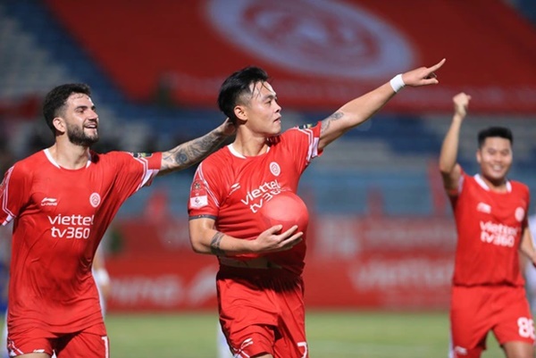 Tiền vệ đội tuyển Việt Nam bất ngờ khoe ảnh con trai mới sinh dù chưa từng công khai cưới, dân tình hoang mang tìm danh tính nửa kia-3