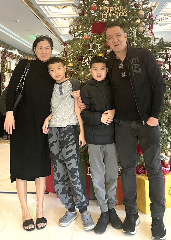 Hé lộ cuộc sống của chồng cũ ca sĩ Thu Phương ở tuổi 56 bên vợ Mỹ, bất ngờ với dinh thự đôi sang trọng bề thế-2