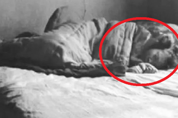 Bị anh trai tát 2 phát, cô gái giả vờ bại liệt gần 20 năm, sự thật được vạch trần nhờ chi tiết lạ-1