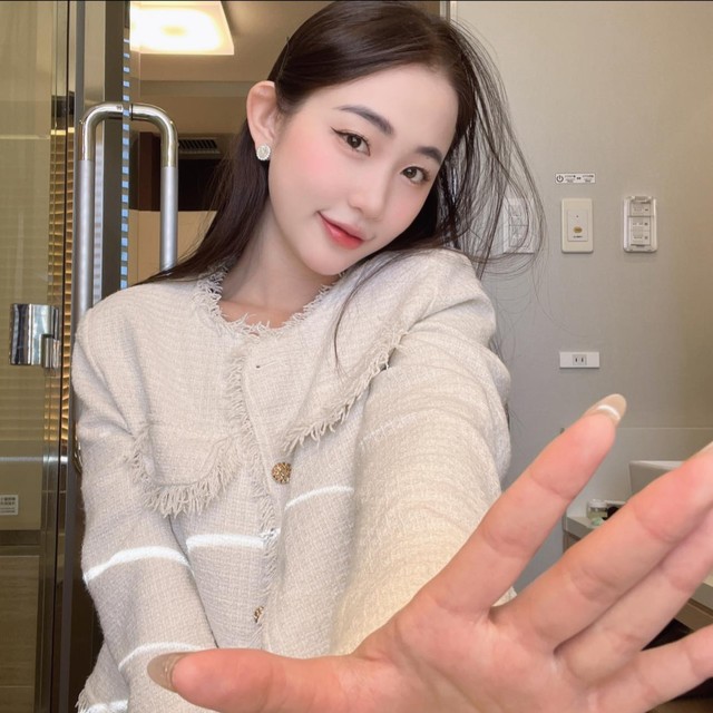 Nữ phi công đầu tiên ở Việt Nam lái dòng máy bay phản lực: Xinh như Hoa hậu, 23 tuổi đã là cơ phó-8