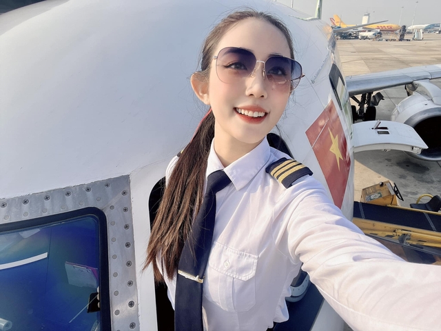 Nữ phi công đầu tiên ở Việt Nam lái dòng máy bay phản lực: Xinh như Hoa hậu, 23 tuổi đã là cơ phó-3