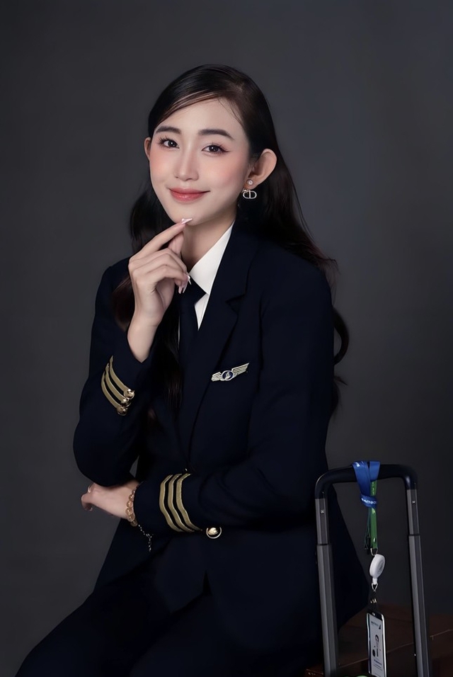 Nữ phi công đầu tiên ở Việt Nam lái dòng máy bay phản lực: Xinh như Hoa hậu, 23 tuổi đã là cơ phó-1