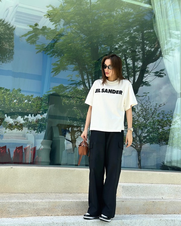 Học Kỳ Duyên cách phối đồ sành điệu với 3 kiểu áo phổ biến nhất mùa xuân và hè-3