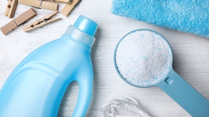 Dùng nước giặt hay bột giặt tốt hơn?-1