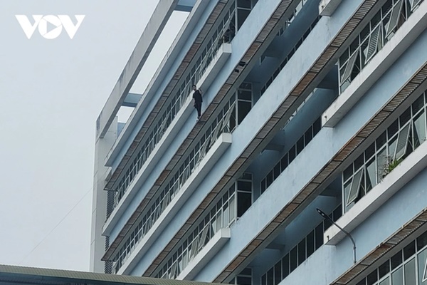 Tài xế tử vong, xe ô tô tự trôi trên đường-2