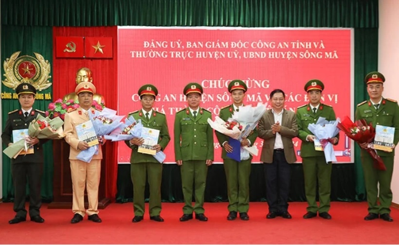 Giấu 18 bánh heroin, 60.000 viên ma túy trên xe khách về Hà Nội-3