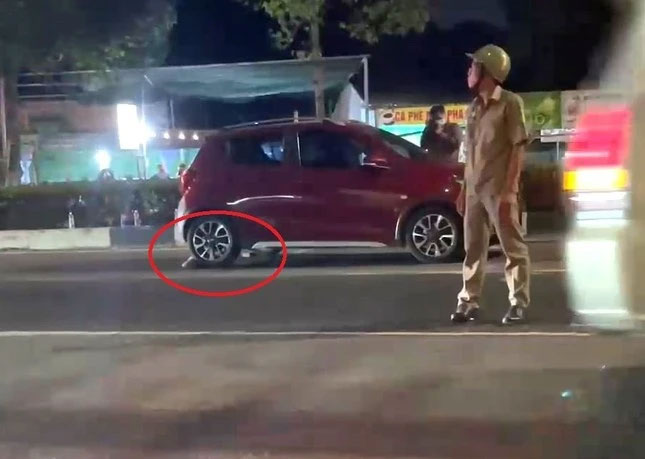 Tài xế tử vong, xe ô tô tự trôi trên đường-1