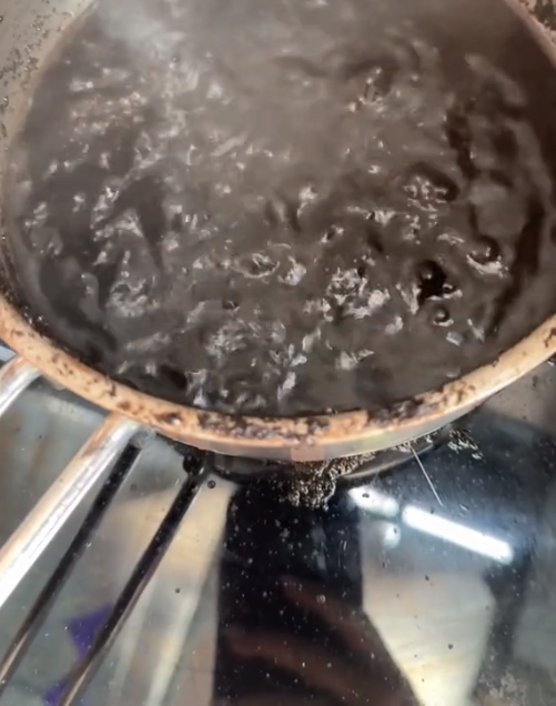 Loại bã từ đồ uống nhiều người dùng xong đều vứt đi, thực tế có cực nhiều công dụng trong việc dọn nhà-5