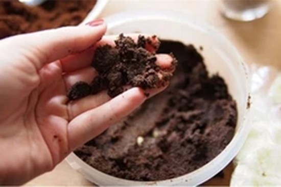 Loại bã từ đồ uống nhiều người dùng xong đều vứt đi, thực tế có cực nhiều công dụng trong việc dọn nhà