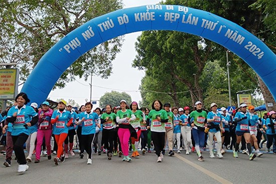 Hơn 300 vận động viên tham gia Giải đi bộ phụ nữ Thủ đô khỏe - đẹp” lần thứ I
