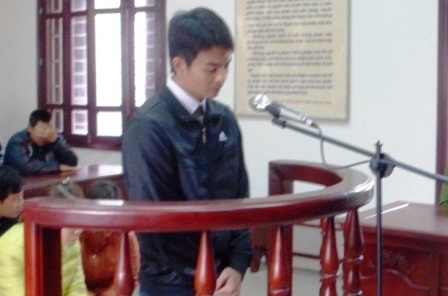 Cán bộ ngân hàng rút 28 tỷ đồng của khách để đánh bạc-2