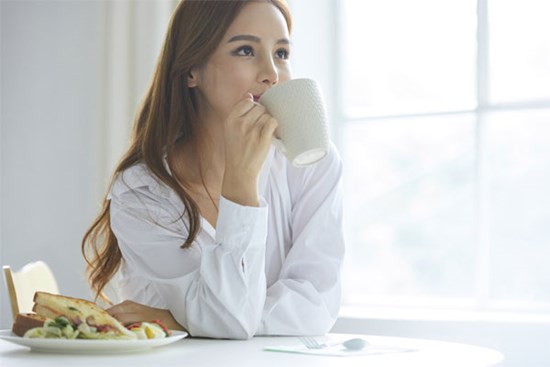 5 việc làm quen thuộc ngay sau bữa ăn tưởng tốt nhưng 'bòn rút' tuổi thọ bạn