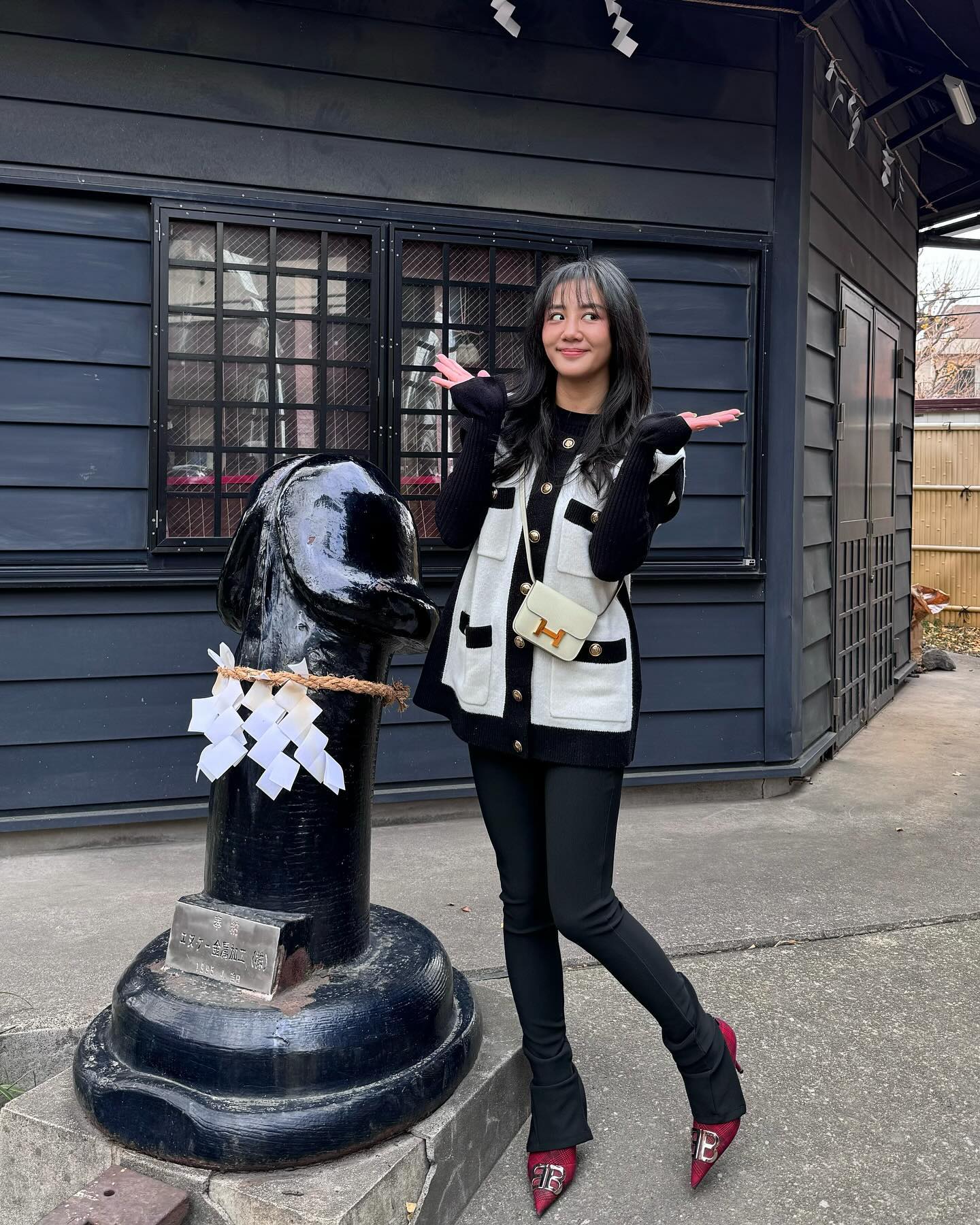 Phong cách diện đồ màu trung tính thanh lịch mà vẫn nổi bật của Văn Mai Hương-5