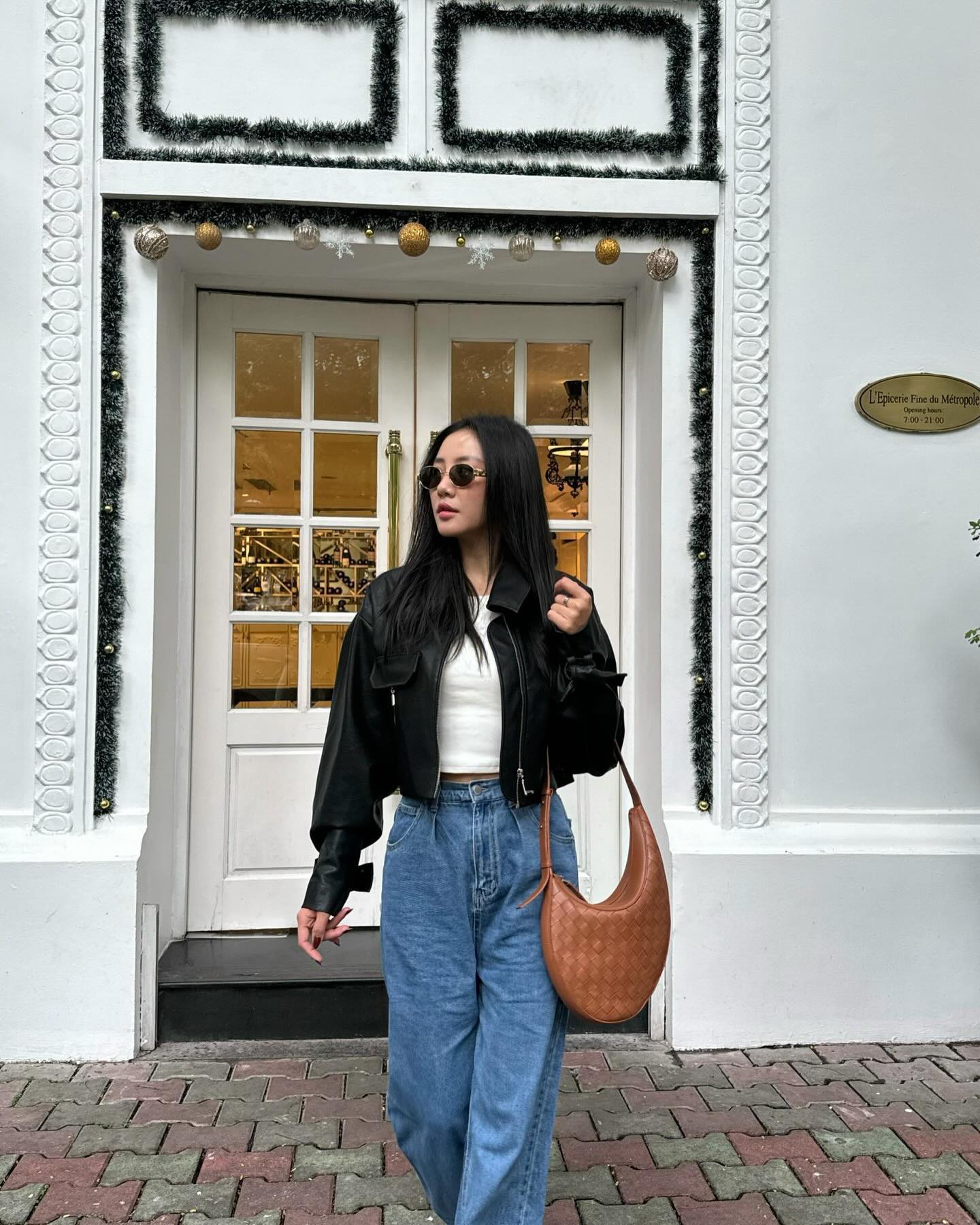 Phong cách diện đồ màu trung tính thanh lịch mà vẫn nổi bật của Văn Mai Hương-6