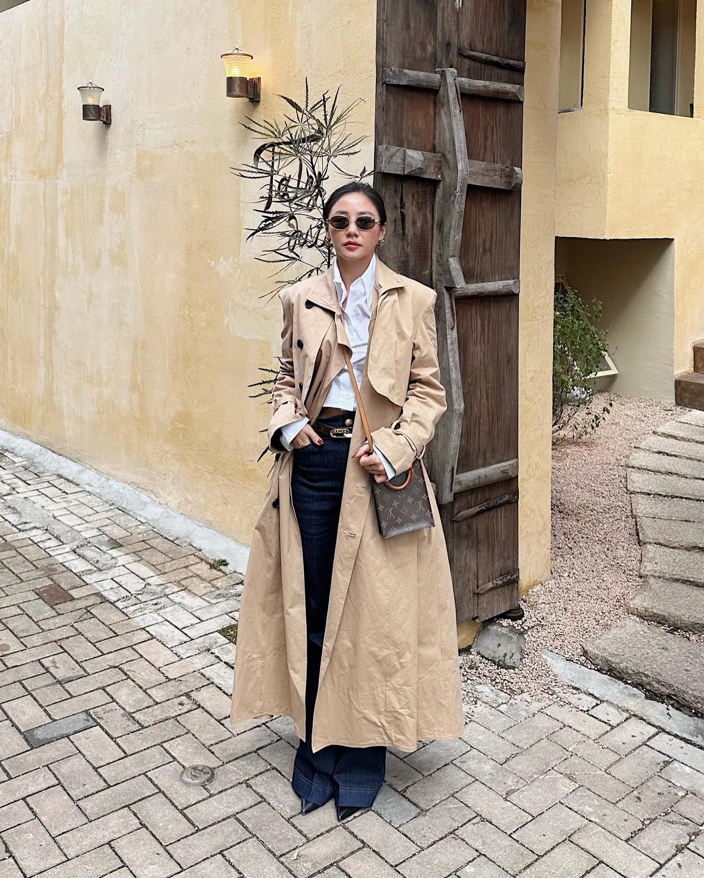 Phong cách diện đồ màu trung tính thanh lịch mà vẫn nổi bật của Văn Mai Hương-8