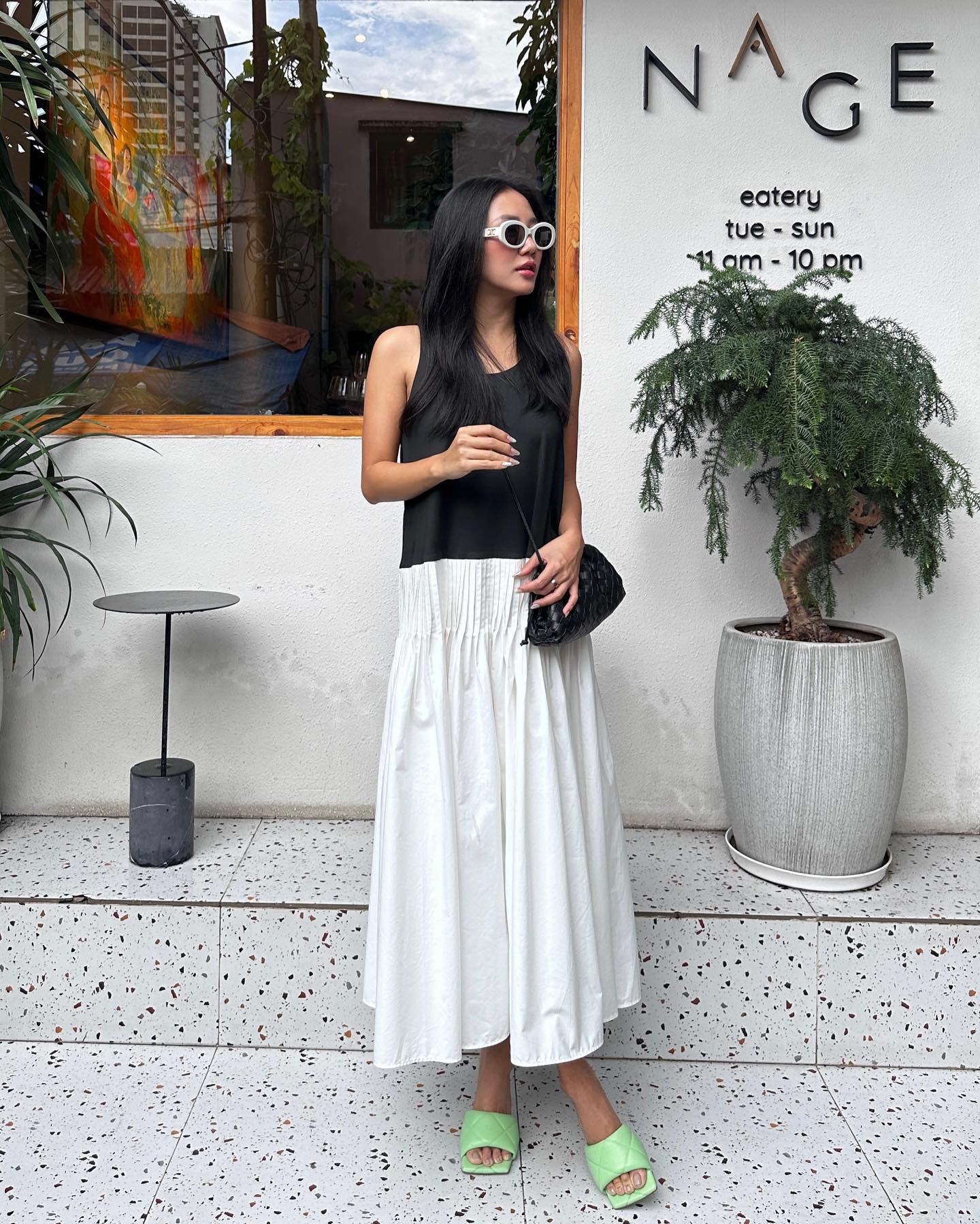 Phong cách diện đồ màu trung tính thanh lịch mà vẫn nổi bật của Văn Mai Hương-10