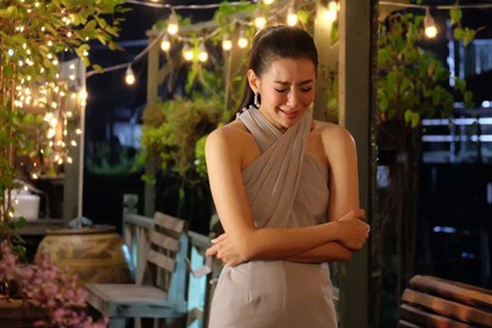 Biết mặt bạn trai của em gái, tôi rối trí hoảng hốt vì lo sợ bí mật 10 năm về trước bị bại lộ