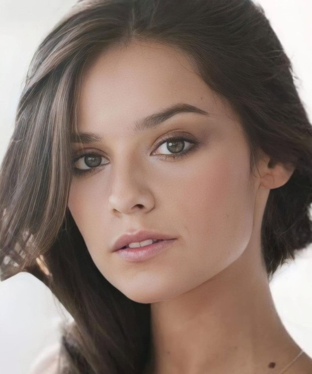 Song Joong Ki khoe cẩu lương với bà xã người Anh ở sự kiện, vợ chiếm sạch spotlight của cả dàn sao vì quá đẹp-5