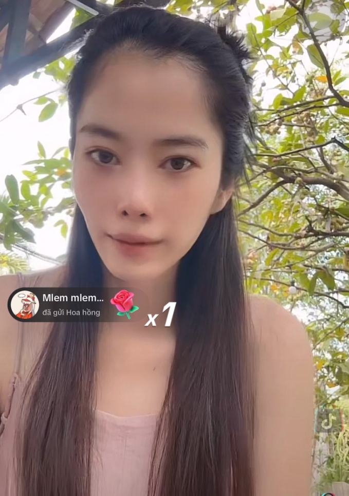 Nam Em nói rõ lý do đang hát mà nôn mửa trên livestream, có phải mang thai?-1