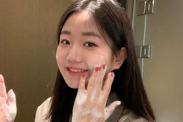 5 thói quen gây nếp nhăn ở cổ mà phụ nữ ngoài 30 nên tránh-2