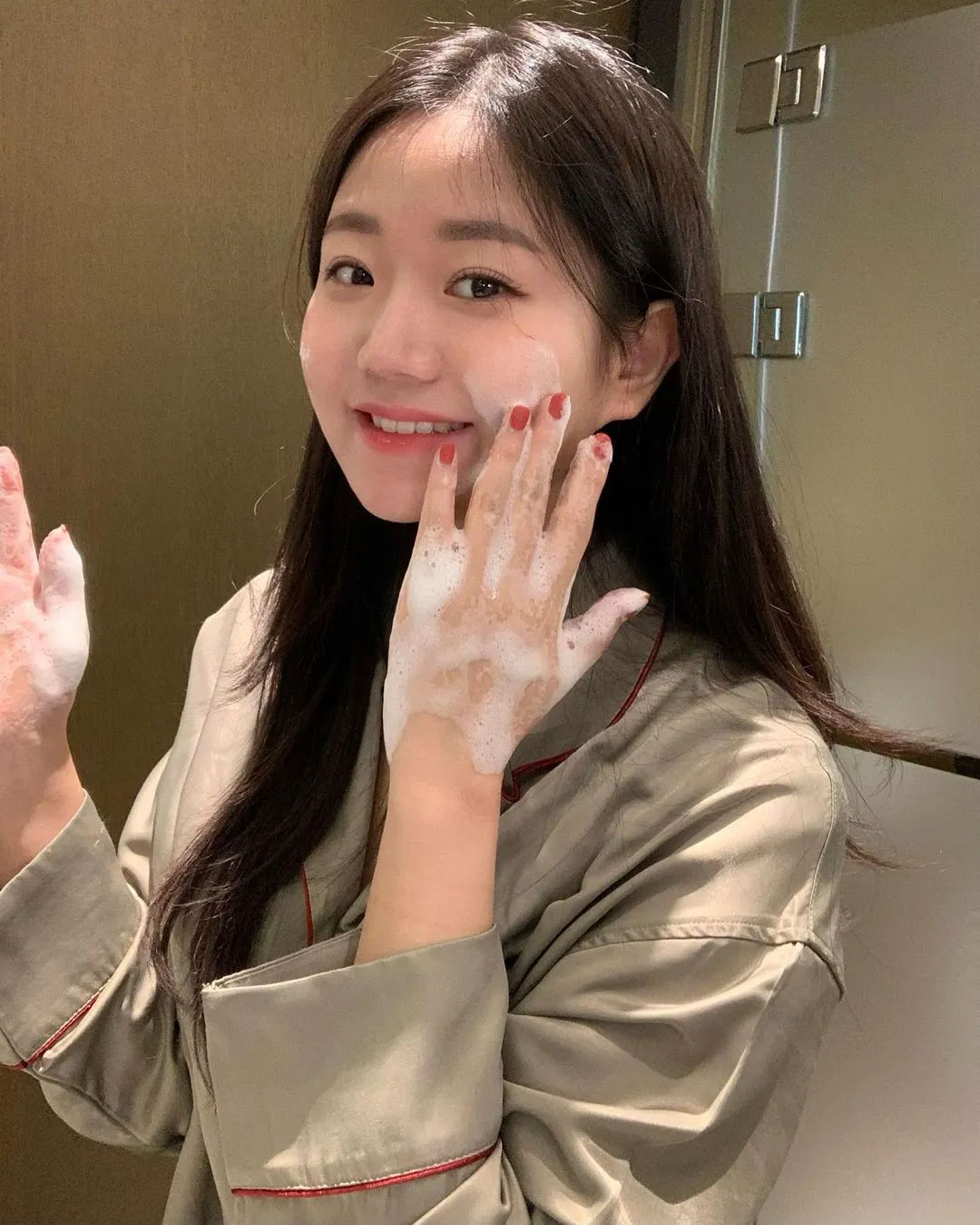 Da lão hóa nhanh, lên mụn triền miên nếu bạn mắc lỗi sai sau khi rửa mặt-1