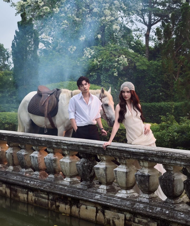 Đám cưới trĩu nặng vàng, kim cương và tiền đô hot nhất lúc này, danh tính cô dâu số hưởng chẳng ai xa lạ!-1