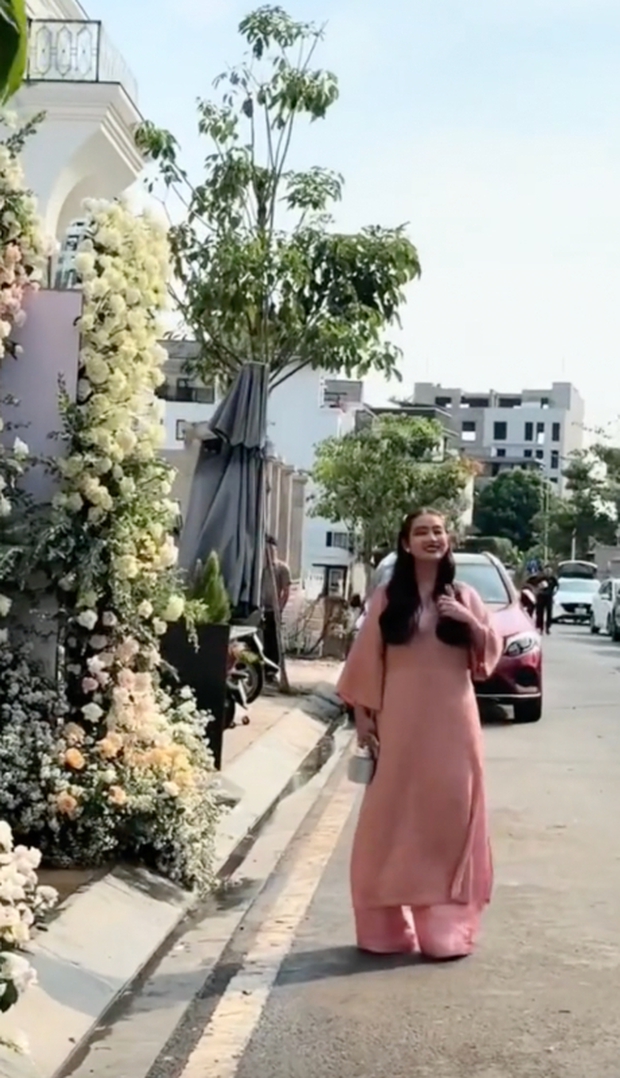 Đám cưới trĩu nặng vàng, kim cương và tiền đô hot nhất lúc này, danh tính cô dâu số hưởng chẳng ai xa lạ!-7