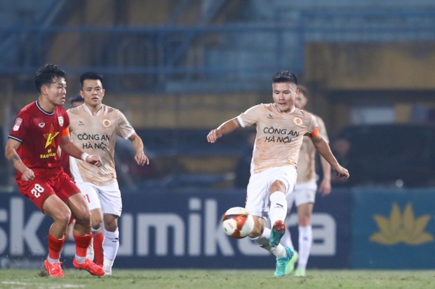 Lập siêu phẩm cho CLB CAHN, Quang Hải nói điều bất ngờ liên quan đến Chu Thanh Huyền trên sóng truyền hình-8