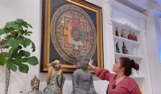 Dinh thự đôi lộng lẫy được Thúy Nga đăng tải nghi là của ca sĩ Huy MC: Bên trong rất nhiều đồ cổ-9