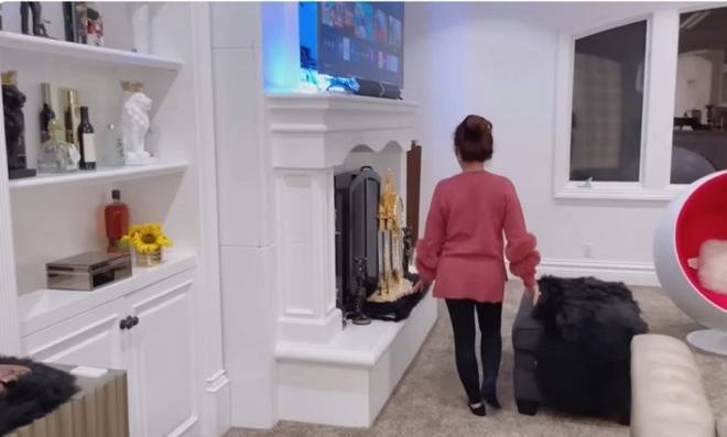 Dinh thự đôi lộng lẫy được Thúy Nga đăng tải nghi là của ca sĩ Huy MC: Bên trong rất nhiều đồ cổ-10