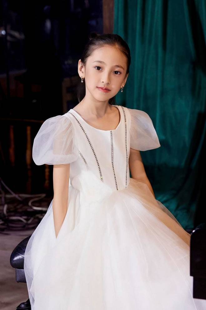 Hoa hậu Việt Nam họ Hà sinh con với chồng đại gia, đặt tên con gái 2 chữ nghe rất lạ tai-2