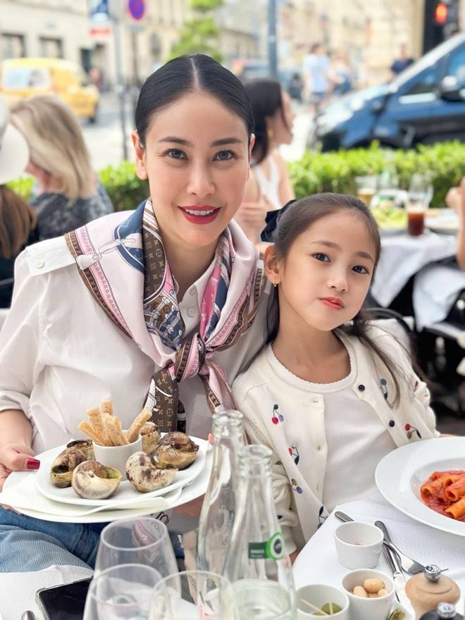 Hoa hậu Việt Nam họ Hà sinh con với chồng đại gia, đặt tên con gái 2 chữ nghe rất lạ tai-3