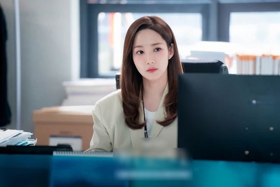 Làm vợ chồng tạm bợ được 8 năm, trước khi về quê anh ấy để lại cho tôi chiếc chìa khóa mở ra thứ không thể tin nổi